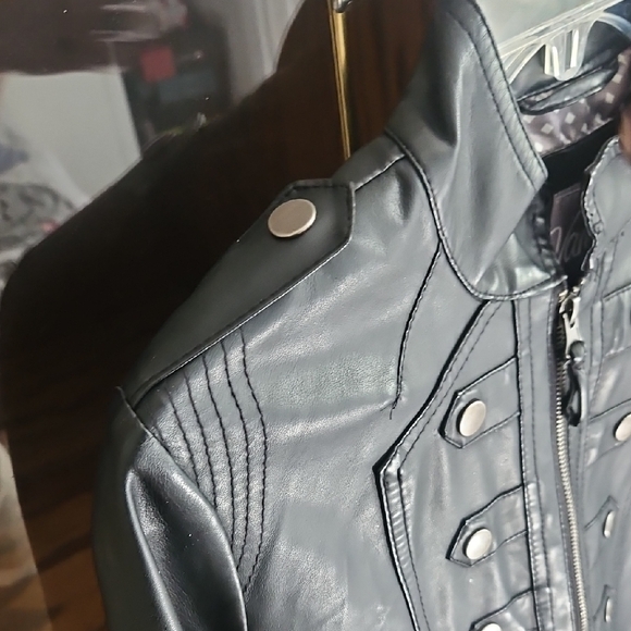 Vanity Black Leather Jacket for Women - Picture 5 of 6